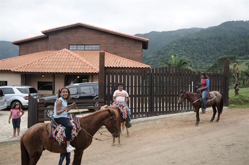 Hotel Rancho La Aurora Jarabacoa Exterior photo